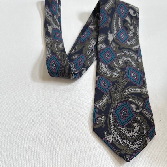 erreuno Paisley Patterned Tie - Black and Blue - Picture 3 of 7